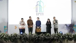 Rektor IPTI Ariani Kusumo Wardhani di kampus Cipayung