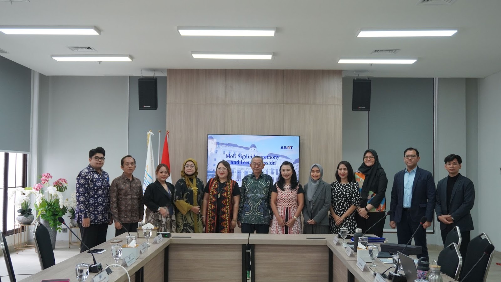 MoU IPTI dan Akademi Bisnis Martha Tilaar tentang sinergi pendidikan dan industri kecantikan