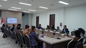 Signing of the MoU between IPTI and Martha Tilaar Business Academy to enhance education and industry collaboration.